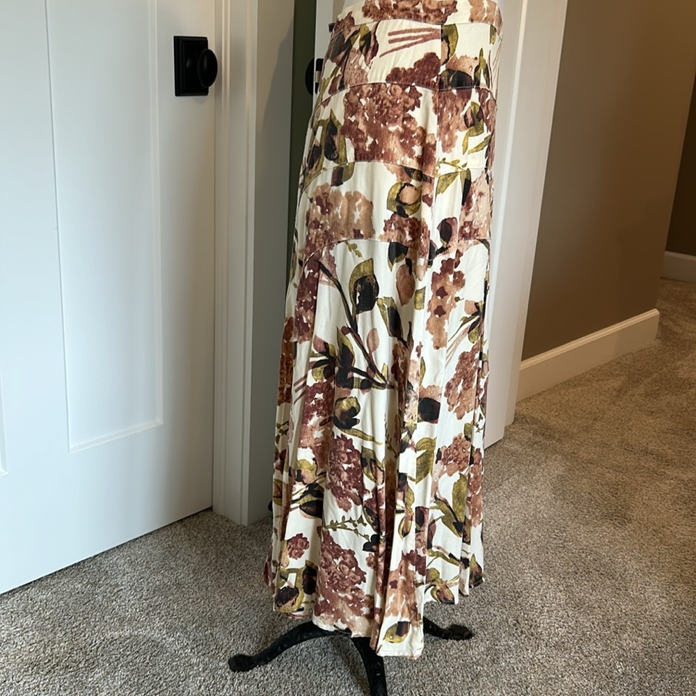 Click long maxi skirts in muted colors and flare side zip and button closure nwt